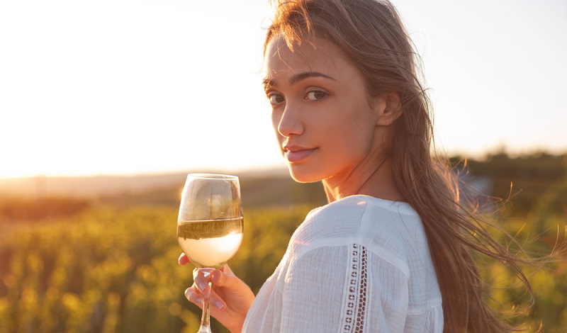 Ein schöner Sommerabend und ein feines Glas Weißwein. (#2)