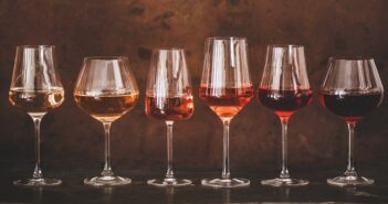 Weinerlebnisse zuhause: Die besten Tipps zur Weinverkostung daheim ( Foto: Shutterstock- Foxys Forest Manufacture )