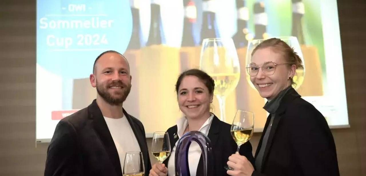 Katharina Iglesias gewinnt den Sommelier-Cup 2024 des DWI (Foto: Deutsches Weininstitut)