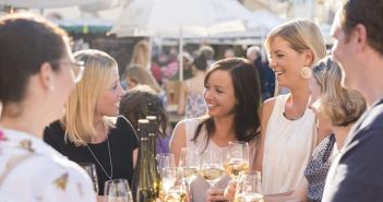 Zehn Tage Rieslinggenuss mit über hundert Weinständen und (Foto: wiesbaden.de. Annika List)