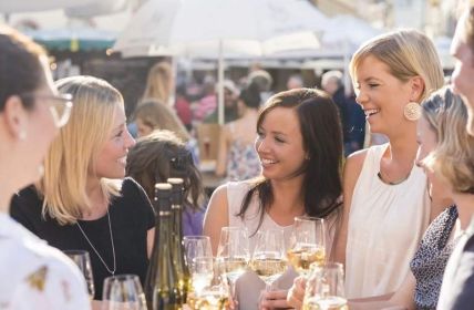 Zehn Tage Rieslinggenuss mit über hundert Weinständen und (Foto: wiesbaden.de. Annika List)