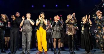 Musical "Wir sind am Leben" entfacht Gemeinschaftsgefühl in (Foto: pop-out. Theater des Westens. Stage Entertainment)