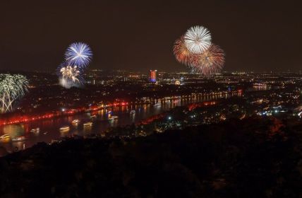 Rhein in Flammen(R) 2026 startet spektakulär: Schiffskonvois, Feuerwerke, (Foto: AdobeStock -  Adrian72 - 228747822)